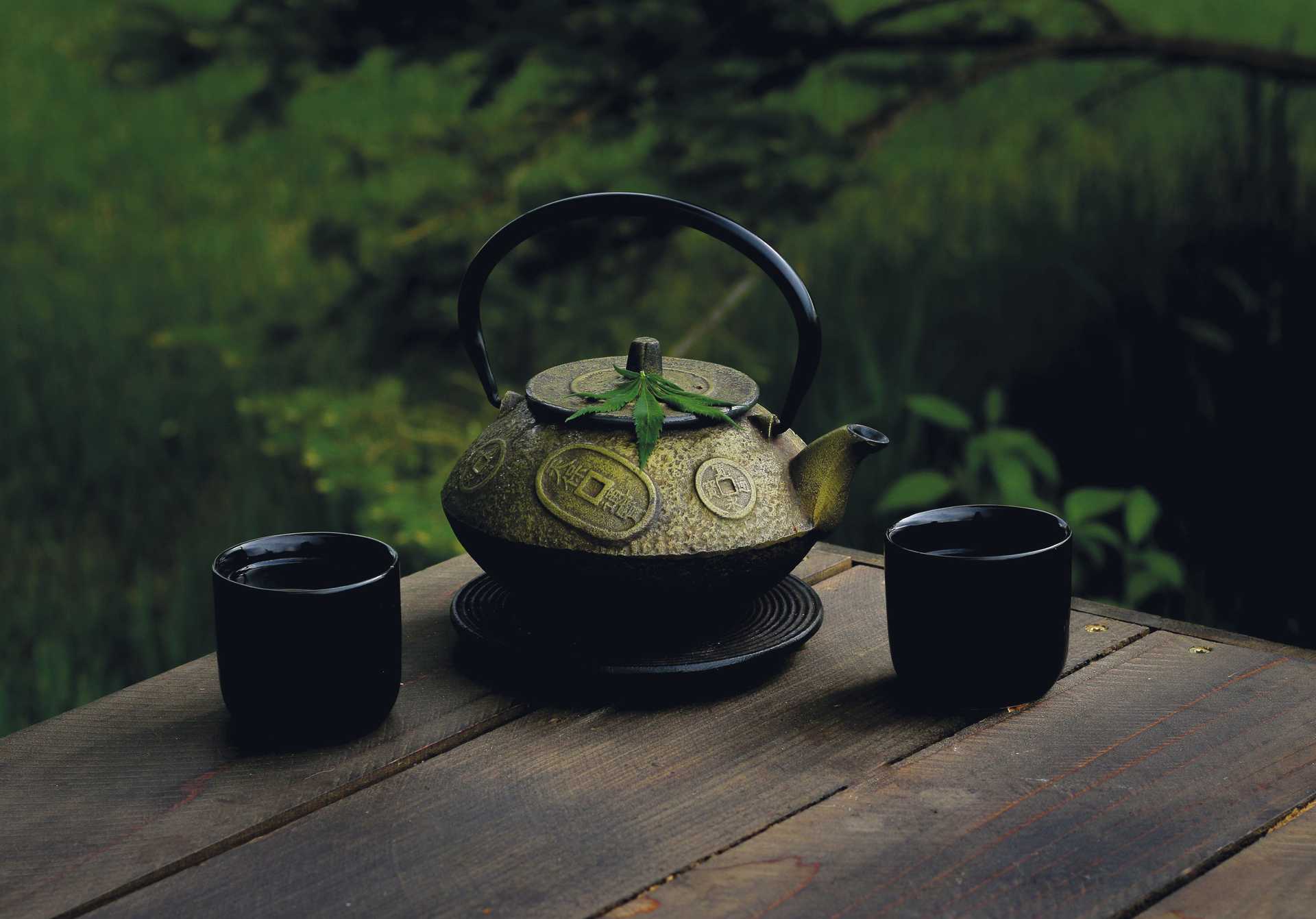 Hemp leaf on a tea pot